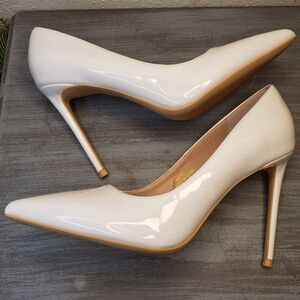 Delonix Regia Elegant White Pumps